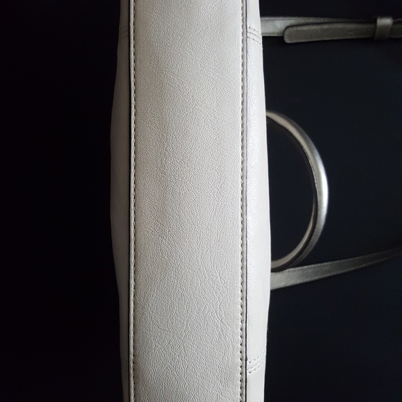 Small white and silver Coach purse! - Picture 4 of 5